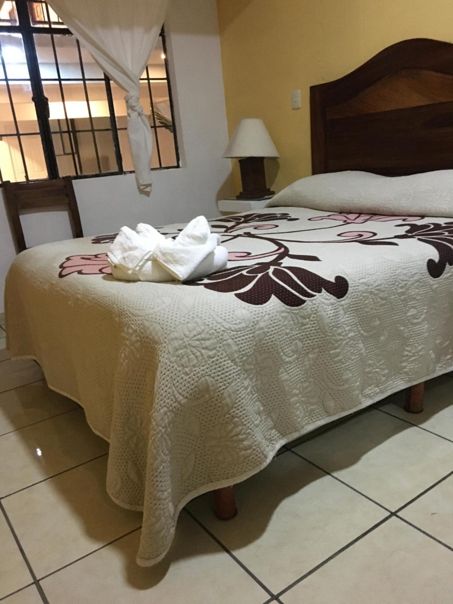 Hotel Posada Camelinas Pátzcuaro Zewnętrze zdjęcie